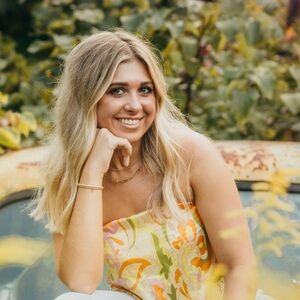 Meet your Posher, Lena